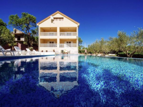 Spacious holiday home with private infinity pool superb garden terrace BBQ